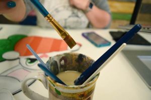 Water cup for paint brushes