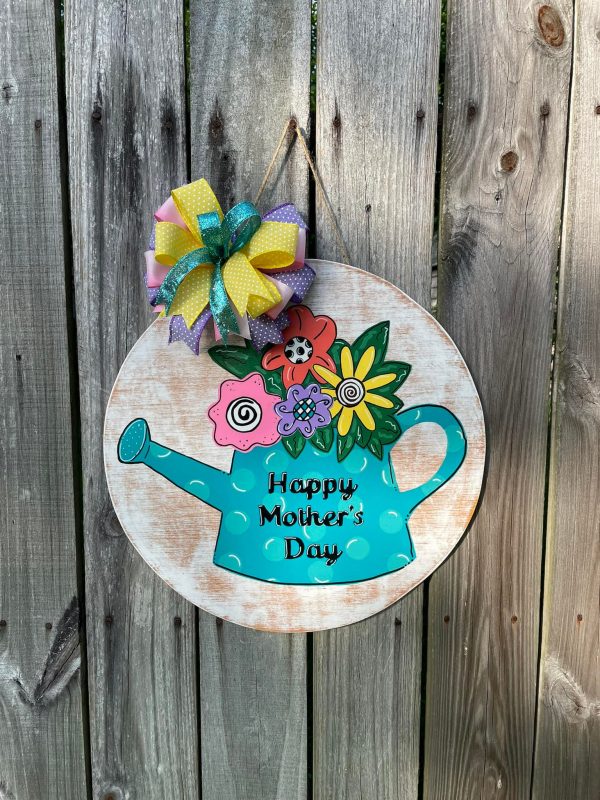 Painter's Clubhouse member Cynthia Myers painted this adorable "Happy Mother's Day" door hanger!